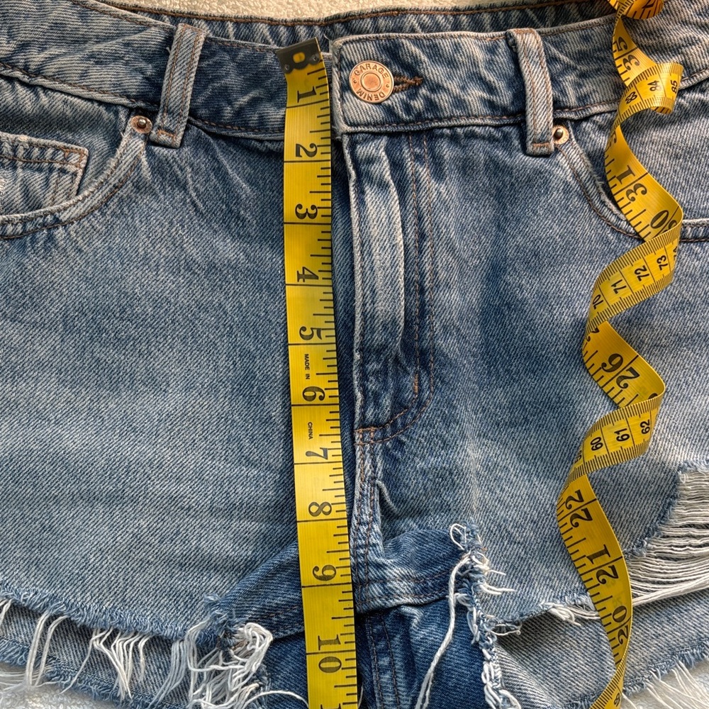 Garage Denim Low Rise Light Blue Distressed Frayed Jean Shorts 07/28 - Picture 5 of 6